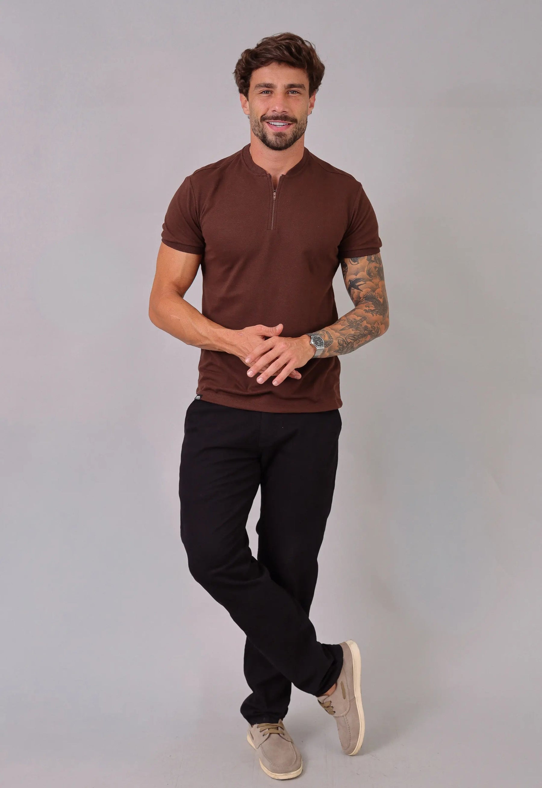 Camiseta Gola Padre Zíper Marrom